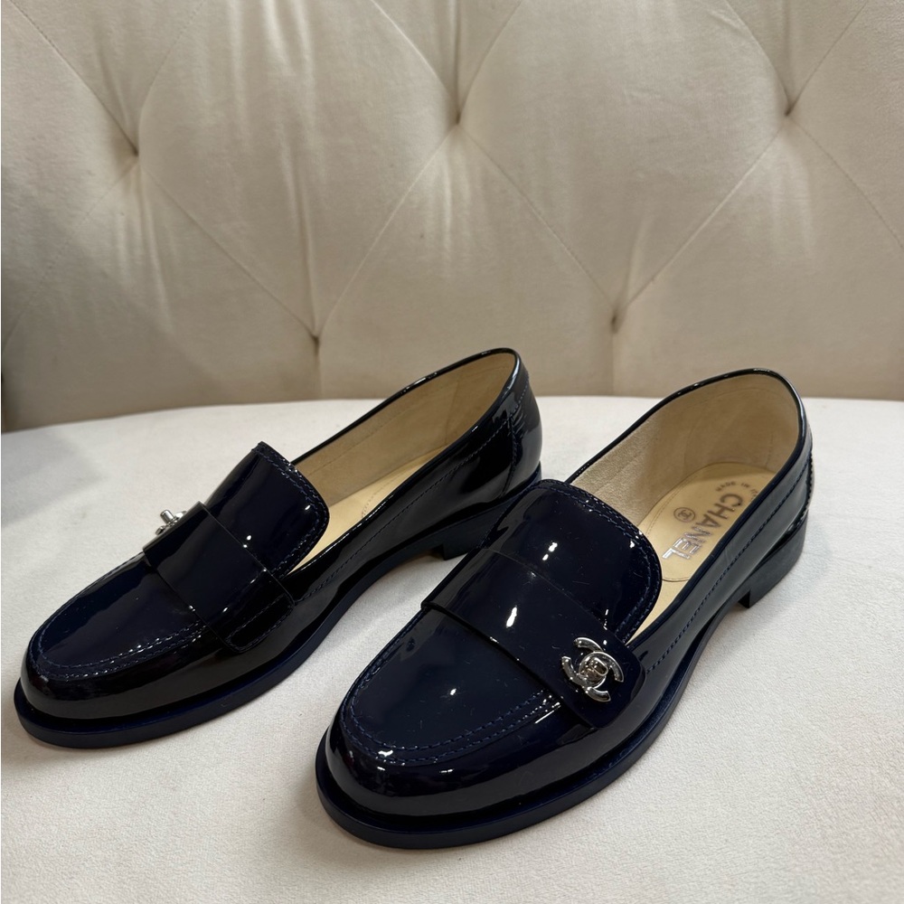 CHANEL Navy Blue Patent Leather Loafers size 39 - Picture 7 of 12